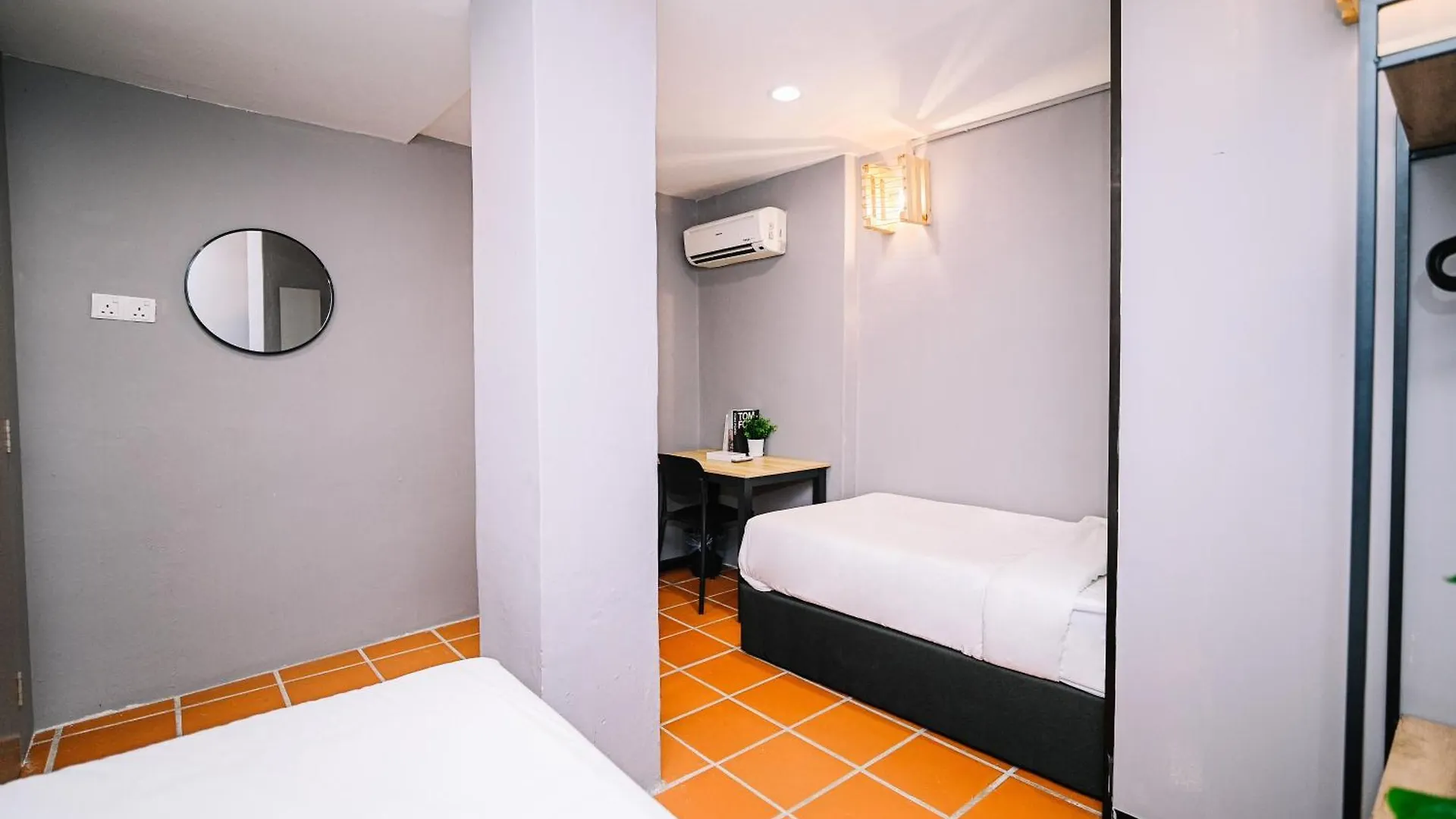 Swing & Pillows - 87 Chulia St, Georgetown Penang 2*, 조지타운