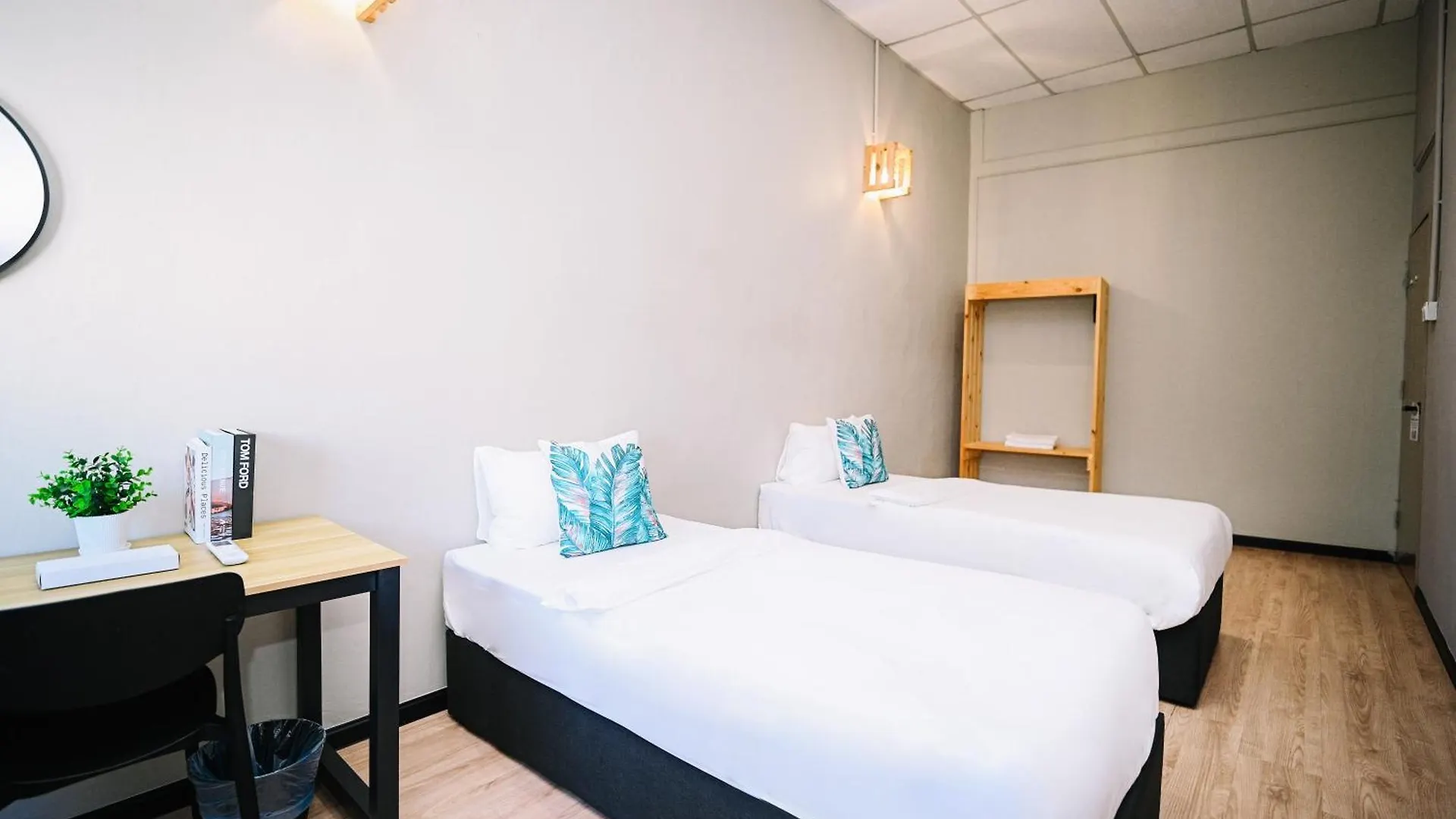 Swing & Pillows - 87 Chulia St, Georgetown Penang 2*, 조지타운 말레이시아