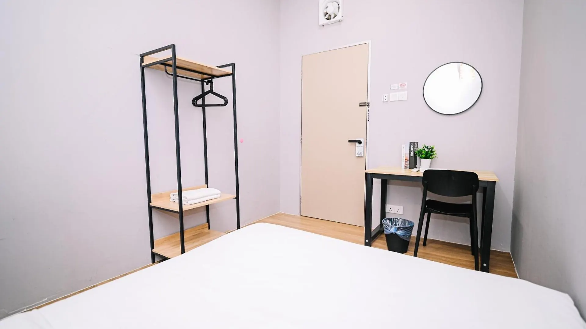 Swing & Pillows - 87 Chulia St, Georgetown Penang 2*, 조지타운